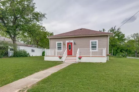 307 E Oak St, Kaufman, TX 75142