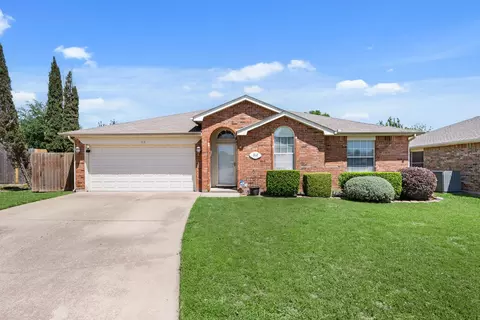 312 Comiskey Ct, Saginaw, TX 76179
