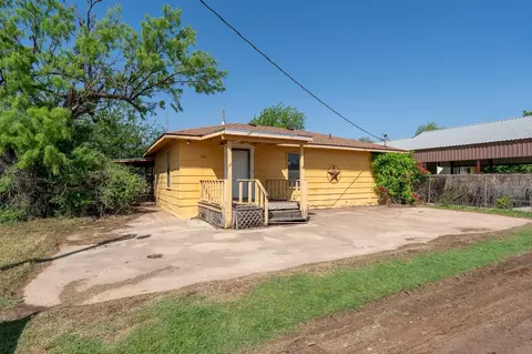 560 8th St, Hawley, TX 79525