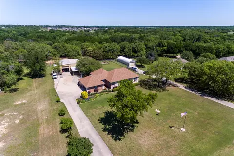 124 Plantation Oaks Ct, Springtown, TX 76082