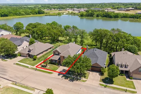 3001 Shoreline Dr, Burleson, TX 76028
