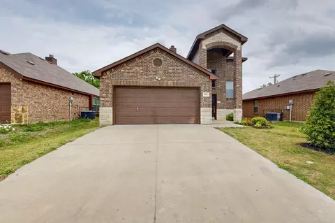 366 Rolling Meadow Dr, Wilmer, TX 75172