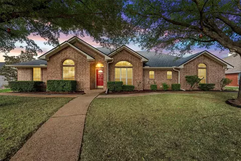 1221 Darbyton Dr, Hewitt, TX 76643