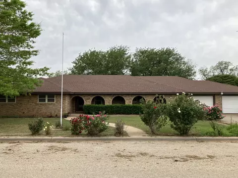 707 N Charles, Seymour, TX 76380