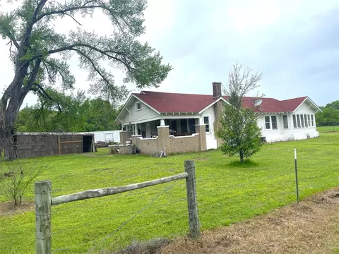 205 W N 6th St, Tehuacana, TX 76686