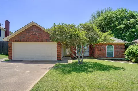 2120 Turf Club Dr, Arlington, TX 76017