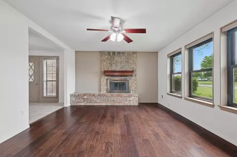 112 Bow Creek Cir, Red Oak, TX 75154