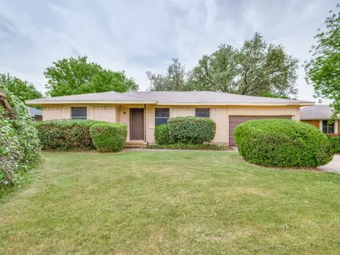 1106 Wintergreen Ct, Desoto, TX 75115