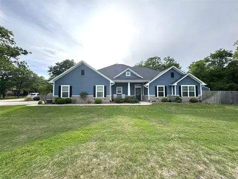 3560 Caroline Ct, Athens, TX 75752