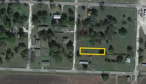 86 3rd St, Honey Grove, TX 75446