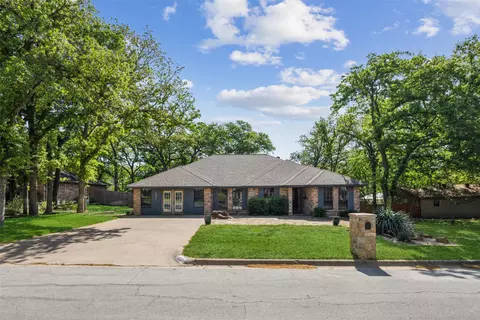 1017 Wood Ridge Dr, Azle, TX 76020