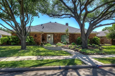 1402 Camelot Ln, Rowlett, TX 75088