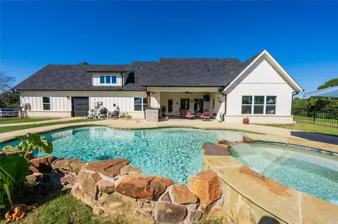 203 Splitrail Dr, Kemp, TX 75143