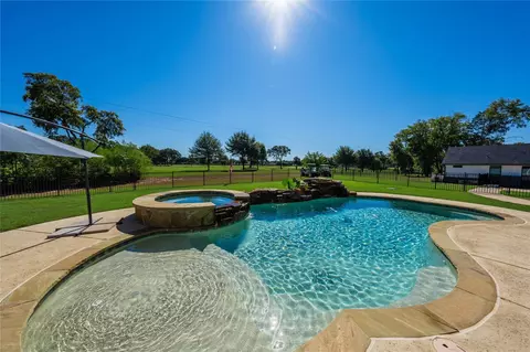 Exterior - 203 Splitrail Dr, Kemp, TX 75143 photo 3 of 7