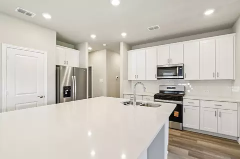921 Dayflower Ct, Lavon, TX 75166