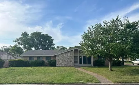 3837 Clubway Ln, Farmers Branch, TX 75244
