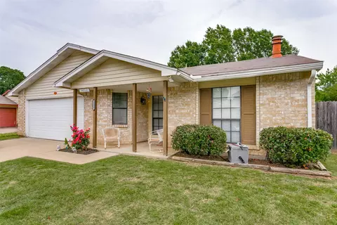 2606 Lawndale Ln, Euless, TX 76039