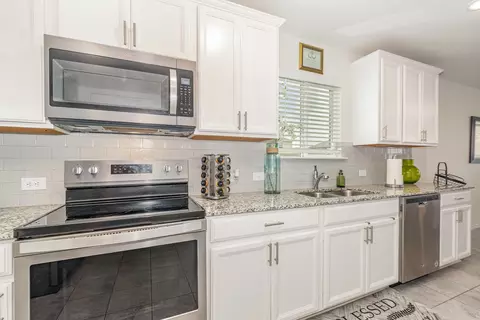 Kitchen - 1728 Ackerly Dr, Forney, TX 75126 photo 4 of 5