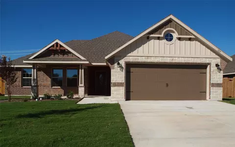 725 Raylan St, Springtown, TX 76082 photo 2