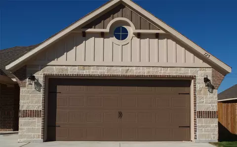 725 Raylan St, Springtown, TX 76082 photo 3