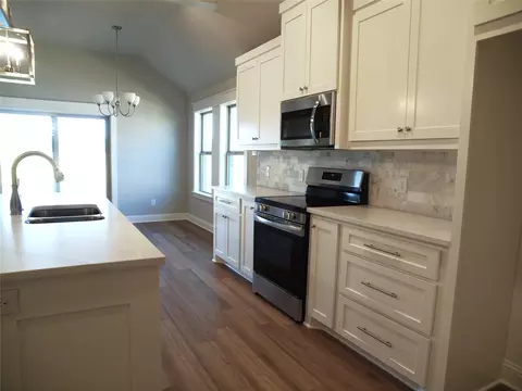 725 Raylan St, Springtown, TX 76082 photo 13
