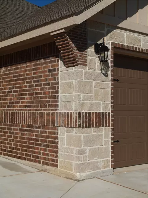 725 Raylan St, Springtown, TX 76082 photo 6