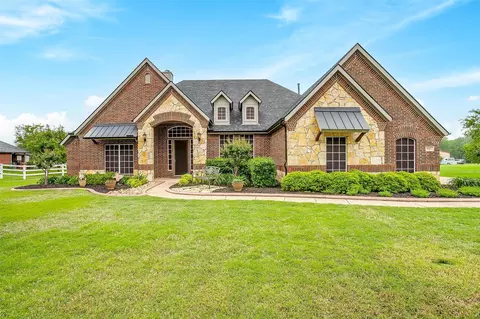 5025 Running Brook Dr, Joshua, TX 76058