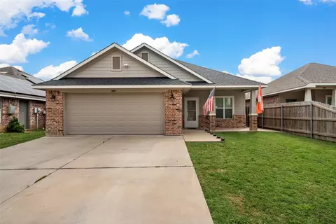 305 N Lakeview Dr, Lacy Lakeview, TX 76705