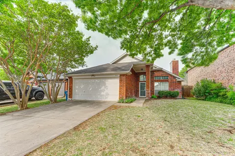 1802 Sunflower Ln, Lewisville, TX 75077