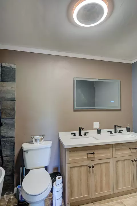 Bath - 209 Chanler Rd, Minden, LA 71055 photo 2 of 3