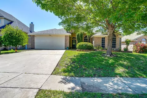 931 Joshua Dr, Burleson, TX 76028