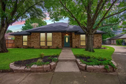 7204 Royal Gate Dr, Arlington, TX 76016