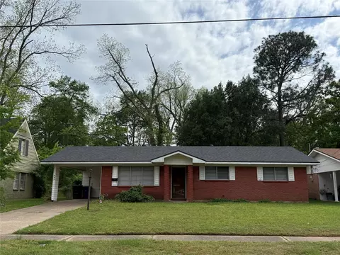 749 River Oaks Dr, Shreveport, LA 71104