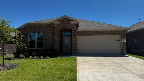 1915 Jackson St, Cleburne, TX 76033