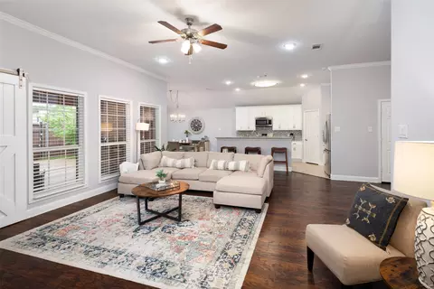 3050 Kinkaid Dr, Dallas, TX 75220
