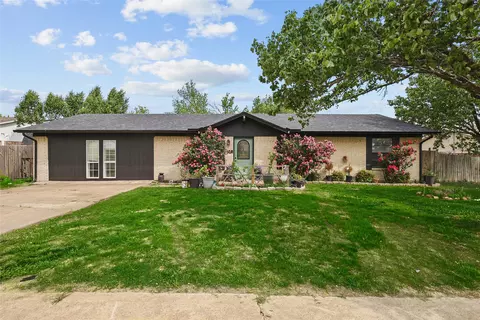 802 S Western Hills Dr, Howe, TX 75459