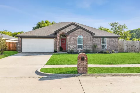 920 Creekview Dr, Waxahachie, TX 75165