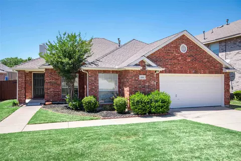 8301 Muirwood Trl, Fort Worth, TX 76137