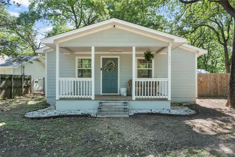 111 Peaceful Ln, Lacy Lakeview, TX 76705
