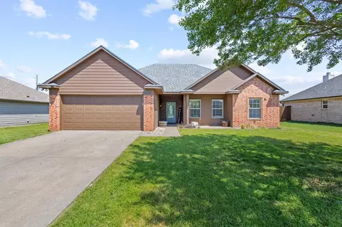 704 Katy Ln, Whitewright, TX 75491