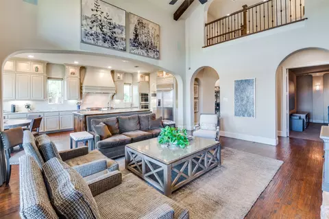 631 Creekway Dr, Irving, TX 75039