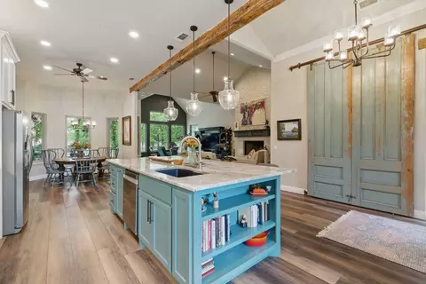 117 Brook Hollow Ln, Weatherford, TX 76088