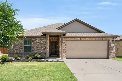 8840 Landergin Mesa Dr, Fort Worth, TX 76131