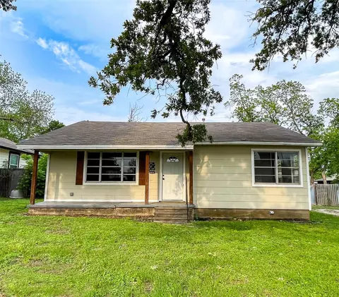 407 Bremond St, Franklin, TX 77856