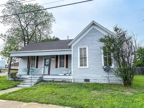 202 E Morgan St, Franklin, TX 77856