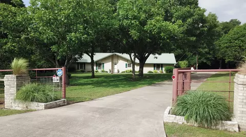 1134 Lakefront Dr, Waxahachie, TX 75165
