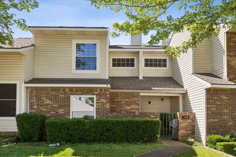 724 Creekwood Ct, Lewisville, TX 75067