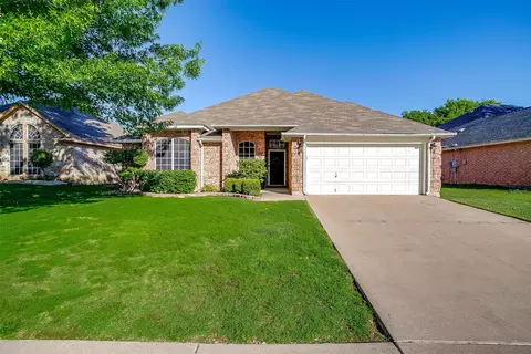 305 Shane Ln, Burleson, TX 76028