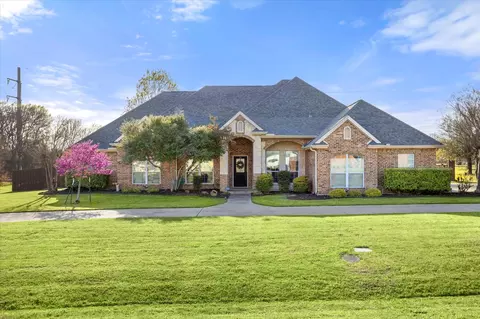 1925 Willow Bend Dr, Oak Leaf, TX 75154