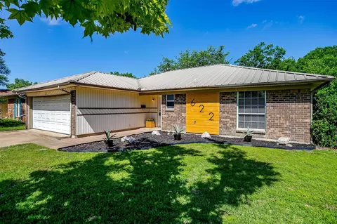 622 Barkridge Trl, Burleson, TX 76028
